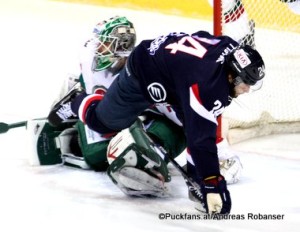 Slovan Bratislava - Ak Bars Kazan  KHL Saison 2015-16 Slofnaft Arena Bratislava Rok Ticar #24,  Emil Garipov #77 ©Puckfans.at/Andreas Robanser