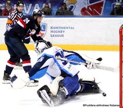 Slovan Bratislava - Dinamo Minsk KHL Saison 2015-16 Slofnaft Arena Bratislava Rok Ticar #24, Jeff Glass #35 ©Puckfans.at/Andreas Robanser