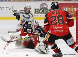 HC Orli Znojmo - EC VSV Zimní Stadion Znojmo EBEL Saison 2015-16 Patrick Platzer #39, Patrik Nechvátal #7, Marek Biro #28 ©Puckfans.at/Andreas Robanser