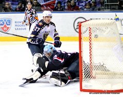 Slovan Bratislava - HC Sochi  KHL Saison 2015-16 Slofnaft Arena Bratislava Vadim Schegolkov #27, Michael Garnett #34 ©Puckfans.at/Andreas Robanser