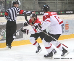 IIHF U20 World Championship Div I Group A Albert Schultz-Eishalle NOR -  AUT  Torjubel BALTRAM Florian #22, HUBER Mario  #8 Andreas Robanser/IIHF.com