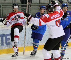 IIHF U20 World Championship Div I Group A Albert Schultz-Eishalle ITA - AUT LAHODA Alexander #13, MARCH Gianluca #6, ANTONITSCH Sam #17   Andreas Robanser/IIHF.com