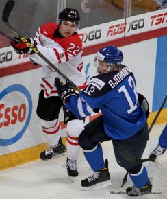 IIHF World Junior Championship 2016 Finland/Helsinki, Hartwall Arena Quarterfinal FIN - CAN John Quenneville #22, Kasper Björkqvist #12 ©Puckfans.at/Andreas Robanser