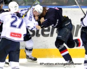 Slovan Bratislava - Dynamo Moskau KHL Saison 2015-16 Slofnaft Arena Bratislava Maxim Pestushko #33, Lukas Kaspar #83 ©Puckfans.at/Andreas Robanser