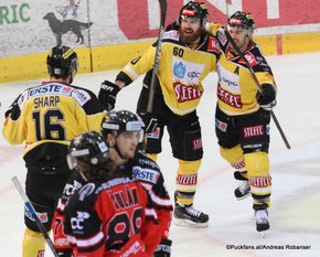 Vienna Capitals - HC Orli Znojmo Albert Schultz Halle EBEL Saison 2015-16 MacGregor Sharp #16, Troy Milam #60, Rafael Rotter #6, Libor Sulak #88 ©Puckfans.at/Andreas Robanser