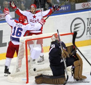 KHL West Conference 1/4 Final Game 3 Slovan Bratislava - CSKA Moskau Barry Brust #33, Geoff Platt #16, Stéphane Da Costa #77 ©Puckfans.at/Andreas Robanser