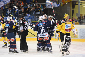 EBEL Playoffs 1/4 Finale Game 1 Vienna Capitals - EC VSV Daniel Nageler #16, David Kickert #30 ©Puckfans.at/Andreas Urban 