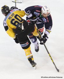 EBEL 1/4 Finale Game 5: Vienna Capitals - EC VSV Troy Milam #60, Ziga Pance #13 ©Puckfans.at/Andreas Robanser