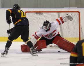 U18 Testspiel AUT - GER Sportcentrum Luzanky, Brno CZE Vincent Hessler #24, Jakob Holzer #1 ©Puckfans.at/Andreas Robanser