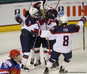 2016 IIHF U18 World Champioship RUS - USA Ralph Enhelstad Arena, Grand Forks Mikhail Kozlov #15, Clayton Keller #19, Adam Fox #8 ©Puckfans.at/Andreas Robanser