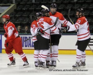 2016 IIHF U18 World Championship DEN - CAN Ralph Engelstad Arena, Grand Forks David Madsen #14, Jordan Kyrou #25, Cameron Morrison #23 ©Puckfans.at/Andreas Robanser