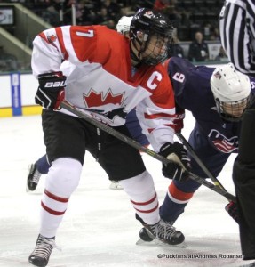 2016 IIHF U18 World Championship Ralph Engelstad Arena, Grand Forks Tyson Jost #7 mit Nick Pastujov #9 ©Puckfans.at/Andreas Robanser