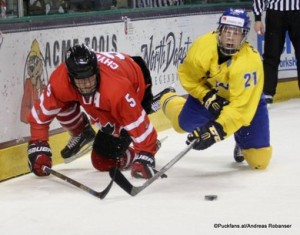 2016 IIHF U18 World Championship Semifinal CAN - SWE Ralph Engelstad Arena, Grand Forks Jakob Chychrun #5, Elias Pettersson #21 ©Puckfans.at/Andreas Robanser