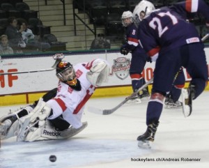 2016 IIHF U18 World Championship USA - SUI Ralph Engelstad Arena, Grand Forks Philip Wüthrich #29, Logan Brown #27, Adam Fox #8 ©hockeyfans.ch/Andreas Robanser