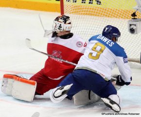 2016 IIHF World Championship Russia, VTB Ice Palace, Moscow  DEN - KAZ Sebastian Dahm #32, Nigel Dawes #9 ©Puckfans.at/Andreas Robanser