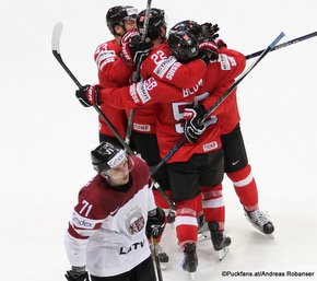 2016 IIHF World Championship Russia, Ice Palace, Moscow SUI - LAT Roberts Bukarts #71, Morris Trachsler #43, Nino Niederreiter #22, Eric Blum #58 ©Puckfans.at/Andreas Robanser