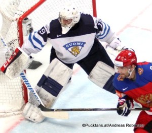 2016 IIHF World Championship Russia, VTB Ice Palace, Moscow Semifinale FIN - RUS Mikko Koskinen #19, Alexander Ovechkin #8 ©Puckfans.at/Andreas Robanser