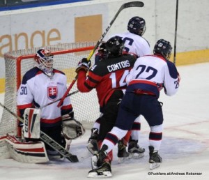 Ivan Hlinka Memorial 2016 SVK - CAN Bratislava Slovnaft Arena  GWG - Juraj Sklenar #30, Maxime Comtois #14, Michal Ivan #26, Patrik Hrehorcak #22 ©Puckfans.at/Andreas Robanser