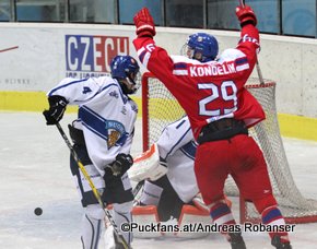 Ivan Hlinka Memorial 2016 CZE - FIN Bors Arena, Breclav Aleksi Anttalainen #4, Jachym Kondelik #29, Ukko-Pekka Luukkonen #1 ©hockeyfans.ch/Andreas Robanser