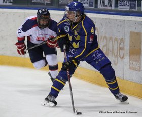 Ivan Hlinka Memorial 2016 SVK - SWE Bratislava Slovnaft Arena  Patrik Hrehorcak #22, Erik Brännström #4 ©Puckfans.at/Andreas Robanser