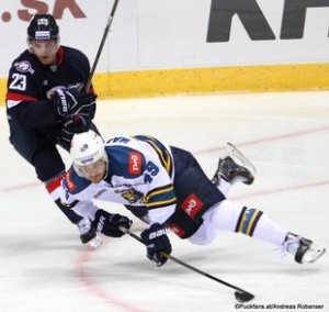 HC Slovan Bratislava - HK Sochi Slovnaft Arena Nick Plastino #23, Ben Maxwell #49 ©Puckfans.at/Andreas Robanser