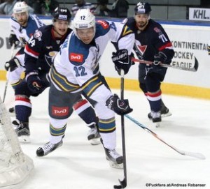 HC Slovan Bratislava - HK Sochi Slovnaft Arena Tomas Kundratek #84, Pavel Padakin #12, Jakub Valsky #71 ©Puckfans.at/Andreas Robanser