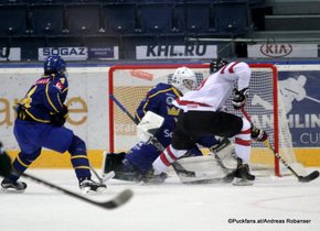 Ivan Hlinka Memorial 2016 CAN - SWE Bratislava Slovnaft Arena  Erik Brännström #4, Olle Eriksson Ek #1, Maxime Comtois #14 ©Puckfans.at/Andreas Robanser