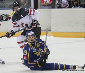 Ivan Hlinka Memorial 2016 CAN - SWE Bratislava Slovnaft Arena  Owen Tippett #22, Max Wennlund #23 ©Puckfans.at/Andreas Robanser