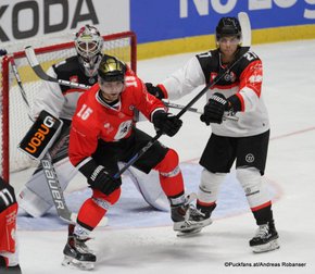 Champions Hockey League HC Orli Znojmo - HC Fribourg Gotteron  Dennis Saikkonen #59, Petr Kalus #15, Yannick Rathgeb #27 ©Puckfans.at/Andreas Robanser