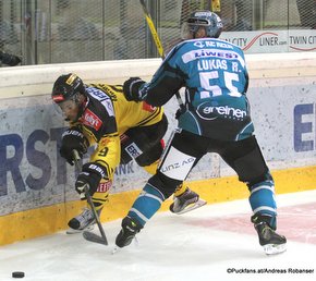 Vienna Capitals - EHC Black Wings Linz Albert Schultz-Eishalle Ali Wukovits #9, Robert Lukas #55 ©Puckfans.at/Andreas Robanser