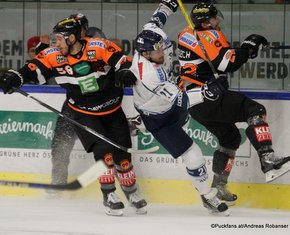 Graz 99ers - Fehervar AV19 Alexander Feichtner #58, Csaba Kovacs #21, Matt Pelech #23 ©Puckfans.at/Andreas Robanser