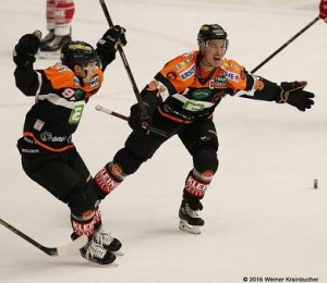 Oliver Setzinger nach dem 4:3 OT Siegestreffer gegen den KAC ©Krainbucher Werner/Puckfans.at