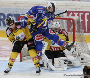 Vienna Capitals - EC VSV Jamie Fraser #44, Patrick Platzer #39, Jean-Philippe Lamoureux #1 Albert Schultz-Eishalle  ©Puckfans.at/Andreas Robanser