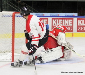 AUT - BLR Alexsander Osipov #20, Fabian Ranftl #10 Eishalle Graz Liebenau ©Puckfans.at/Andreas Robanser