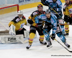 Vienna Capitals - EHC Black Wings Linz Jean-Philippe Lamoureux #1, Rick Schofield #22 Albert Schultz-Eishalle ©Puckfans.at/Andreas Robanser