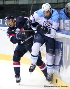 HC Slovan Bratislava - Sibir Novosibirsk Jonathan Cheechoo #18, Adam Polasek #16 Slovnaft Arena ©Puckfans.at/Andreas Robanser