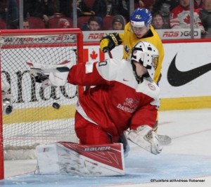 IIHF World Juniors Championship 2017 SWE - DEN Lasse M. Petersen  #30, Anton Karlsson #27 Bell Center, Montreal ©Puckfans.at/Andreas Robanser