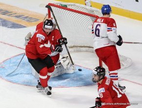 IIHF World Juniors Championship 2017 CZE - SUI Calvin Thürkauf #12, Jakub Skarek #2, Ondrej Vala #6, Nico Hischier #18 Bell Center, Montreal ©Puckfans.at/Andreas Robanser