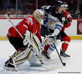 IIHF World Juniors Championship 2017 FIN - SUI Joren van Pottelberghe #30, Otto Koivula #35 Centre Bell, Montreal ©Puckfans.at/Andreas Robanser