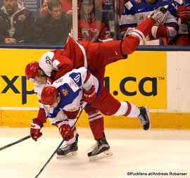 IIHF World Juniors Championship 2017 1/4Final DEN - RUS Alexander Polunin #10, Alexander True #27 Air Canada Center, Toronto ©Puckfans.at/Andreas Robanser