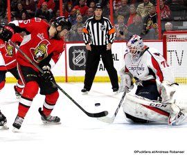 Ottawa Senators - Washington Capitals Zack Smith #15, Braden Holtby #70 Canadian Tire Centre, Ottawa ©Puckfans.at/Andreas Robanser