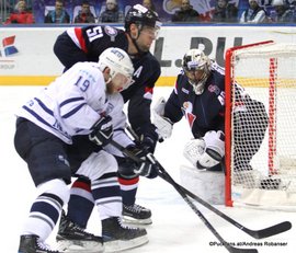 Slovan Bratislava - Dynamo Moskau Ivan Svarny #51, Denis Kokarev #19, Justin Pogge #49 Ondrej Nepela Arena ©Puckfans.at/Andreas Robanser