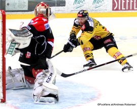 EBEL Playoffs: 1/4Final Game 3 Vienna Capitals - HC Innsbruck Andy Chiodo #30, Jerry Pollastrone #36 ©Puckfans.at/Andreas Robanser