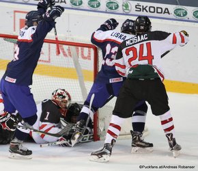 IIHF U18 World Championship 2017 CAN - SVK Adam Liska #23, Ian Scott #1, Jared McIsaac #24 ZS Poprad, Slovakia ©Puckfans.at/Andreas Robanser