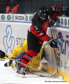 IIHF U18 World Championship 2017 Quaterfinal CAN - SWE Oscar Bäck #11, Stelio Mattheos #12 Spisska Nova Ves, Slovakia ©Puckfans.at/Andreas Robanser