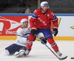 IIHF World Championship 2017 NOR - FRA Laurent Meunier #10, Martin Roymark #22 Paris, Bercy ©hockeyfans.ch/Andreas Robanser