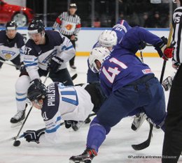 IIHF World Championship 2017 FIN - FRA Laurent Meunier #10, Antti Pihlström #41, Pierre-Édouard Bellemare #41 Paris, Bercy ©Puckfans.at/Andreas Robanser