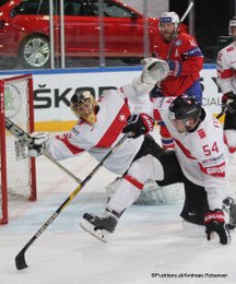 IIHF World Championship 2017 NOR - SUI Leonardo Genoni #63, Philippe Furrer #54, Patrick Thoresen #41 Paris, Bercy ©Puckfans.at/Andreas Robanser