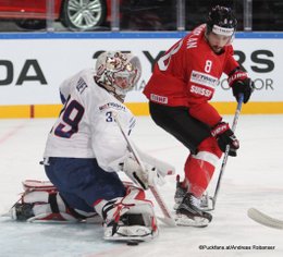 IIHF World Championship 2017 SUI - FRA Cristobal Huet #39, Vincent Praplan #8 Paris, Bercy ©Puckfans.at/Andreas Robanser