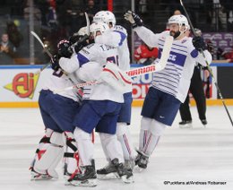 IIHF World Championship 2017 SUI - FRA Denis Hollenstein #70, Cristobal Huet #39, Teddy Da Costa #80 Paris, Bercy ©Puckfans.at/Andreas Robanser